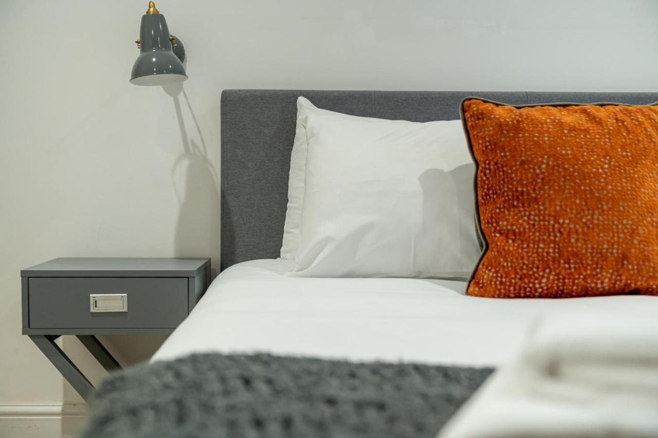 Sleek Flat With Communal Courtyard Лондон Екстер'єр фото